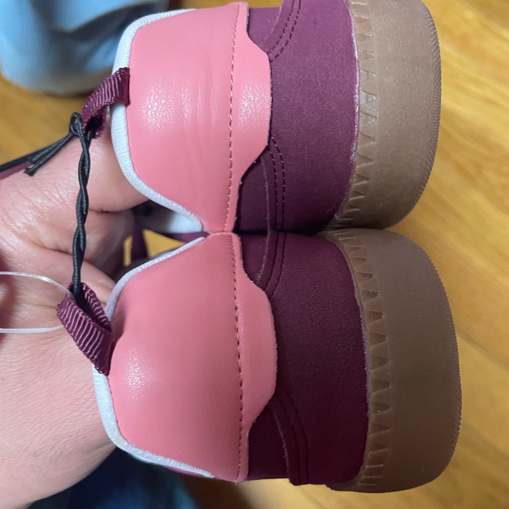 Adorable‎ Plum Sneakers with White Accents casual size 2 NWT - Picture 7 of 8